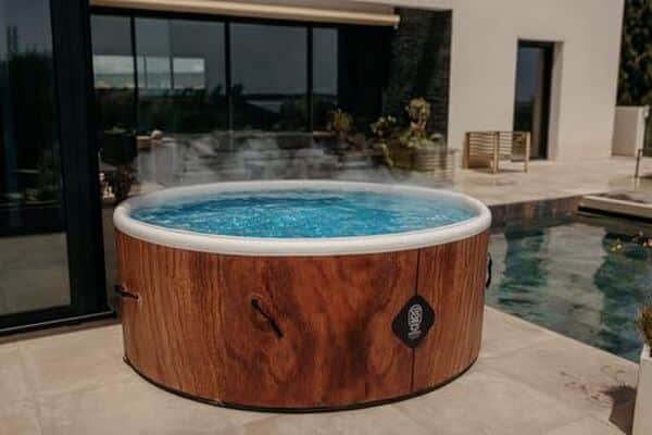 Découvrez notre test complet du spa gonflable Coco Spa Tahiti pour 6 personnes et plongez dans l'univers du bien-être avec ce modèle spacieux et relaxant.