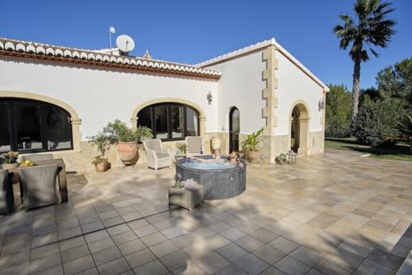 Plongez dans notre test approfondi du spa Bestway Carrara Smart : analysez sa performance et son contrôle intelligent pour une expérience de détente inégalée.