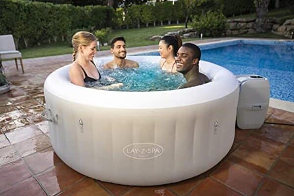 Découvrez notre test du jacuzzi Lay-Z-Spa Tahiti Airjet : idéal pour 2 à 4 personnes, ce spa gonflable offre confort et détente en toute simplicité.