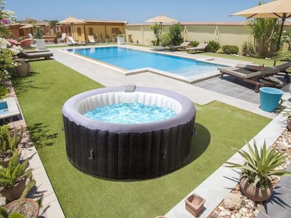 Découvrez notre test complet du spa gonflable Malaga 4 places. Vérifiez ses performances, son confort et sa durabilité pour des moments de relaxation en famille.